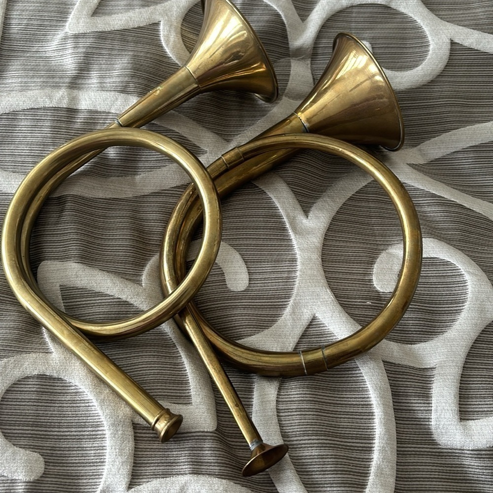 Decorator Bugles set of 2 Brass slightly Different - Picture 10 of 10